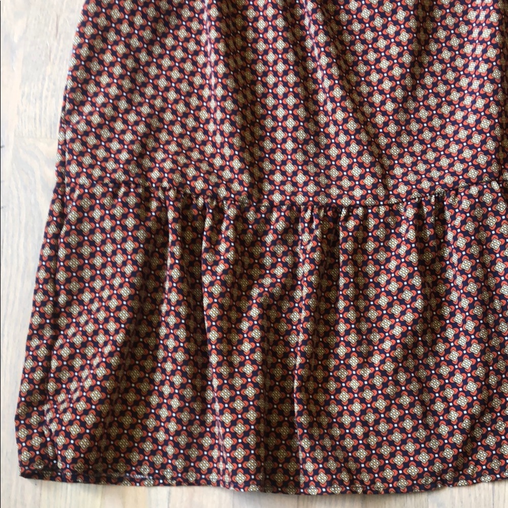 Stylish V-Neck Patterned Dress - Picture 2 of 6